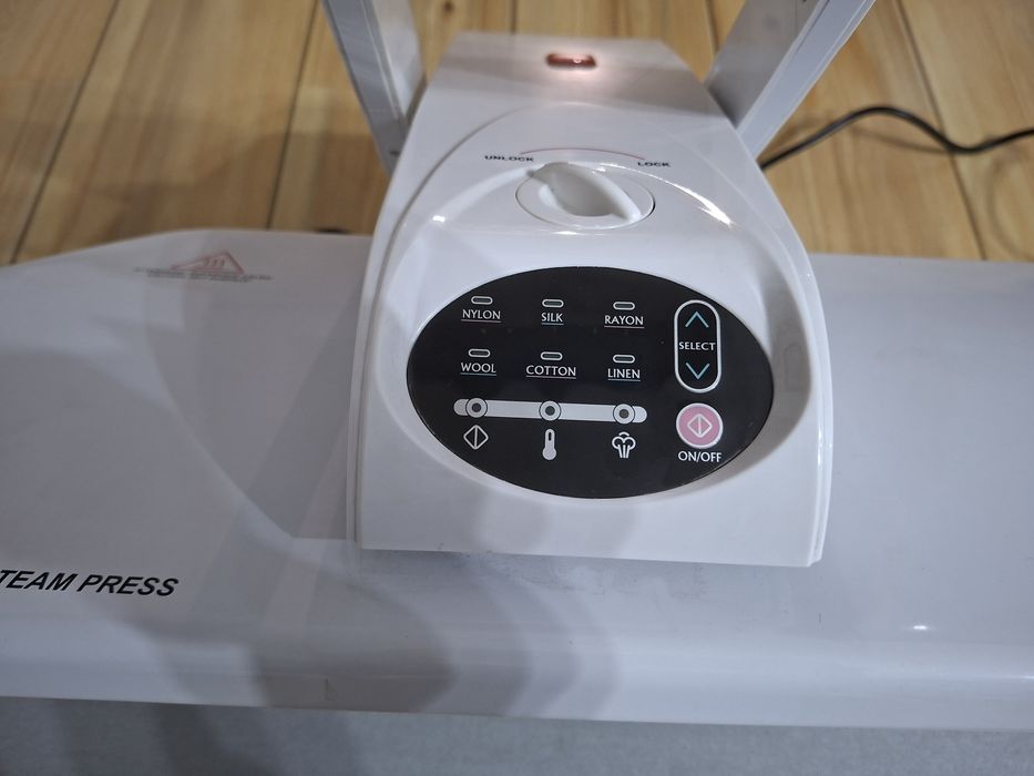 Presa de calcat cu aburi