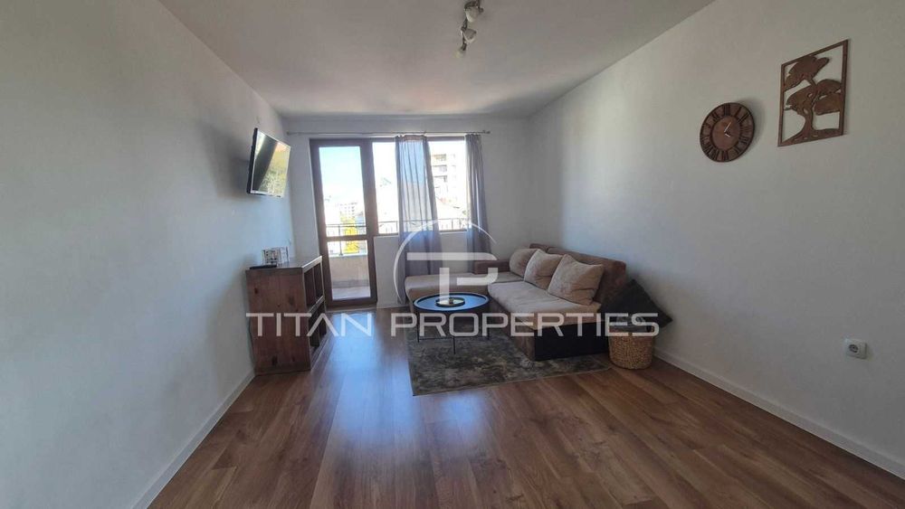 Тристаен апартамент в Центъра