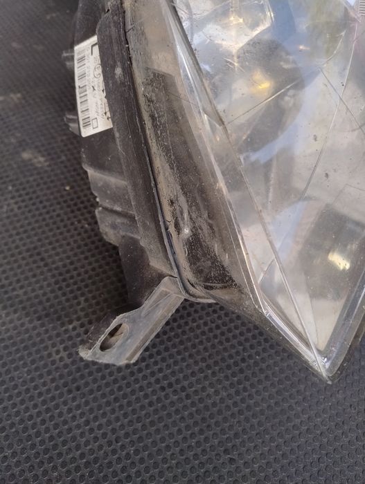 Far stanga cu lupa PEUGEOT 407 2004
cod 0301213201