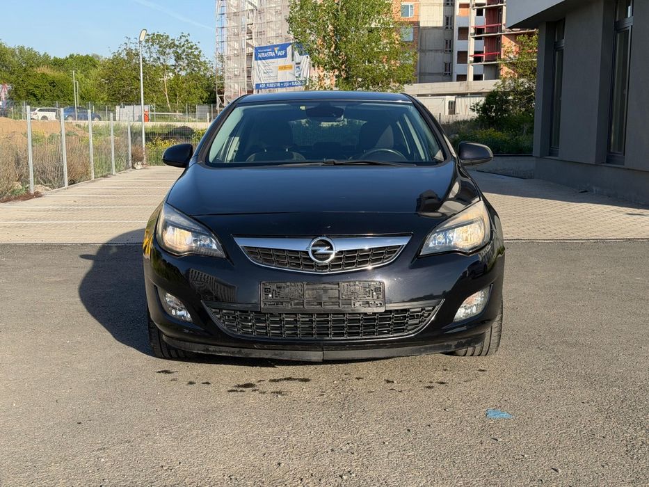 Opel Astra J 2011
