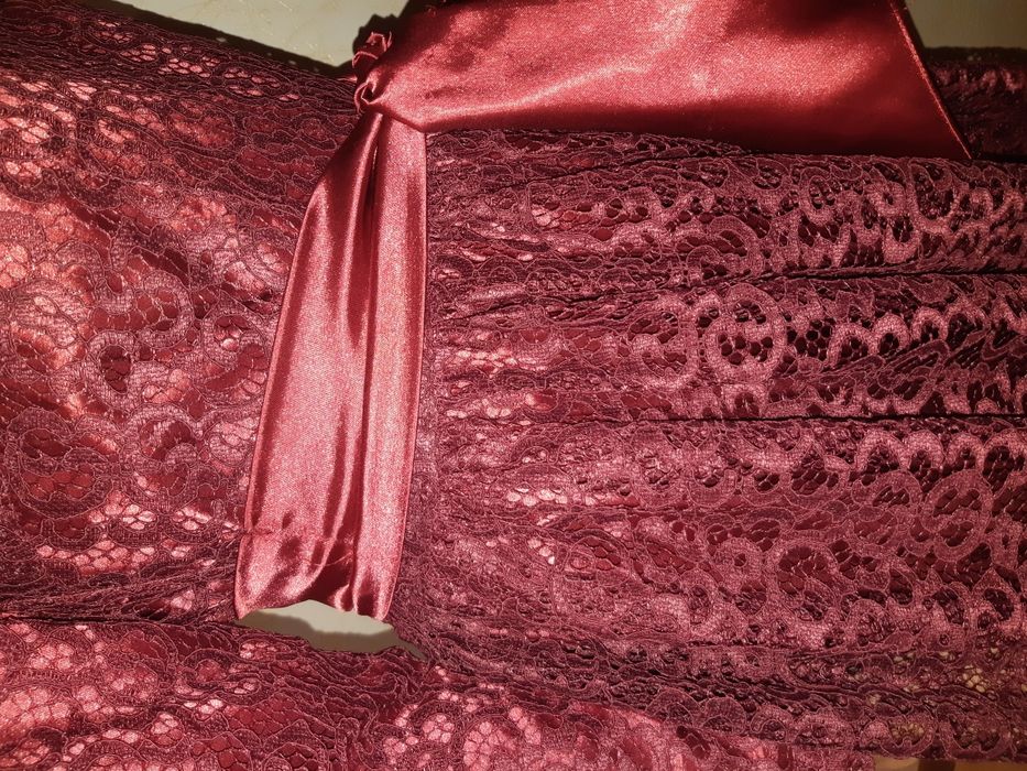 Продам вечерние платья (3 вида)