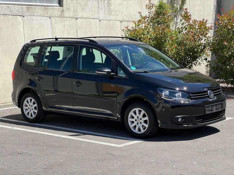 VOLKSWAGEN Touran