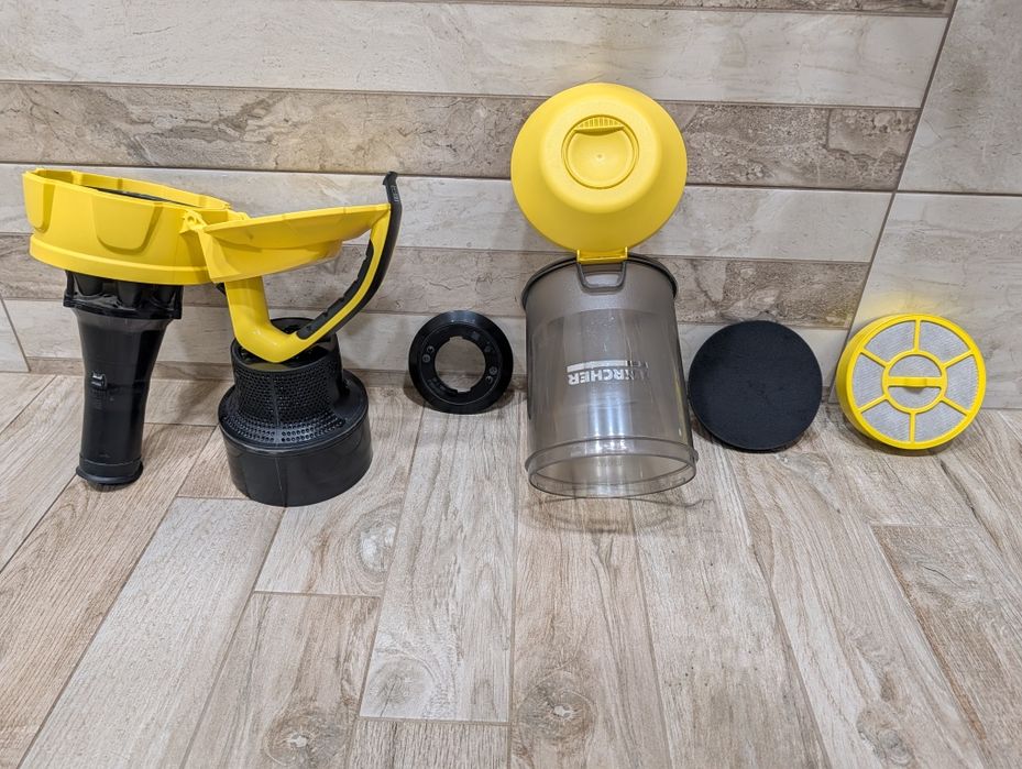 Продавам прахосмукачка Karcher VC 3