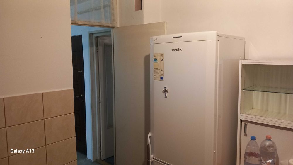 De închiriat apartament cu 3 camere pe strada Cernatului