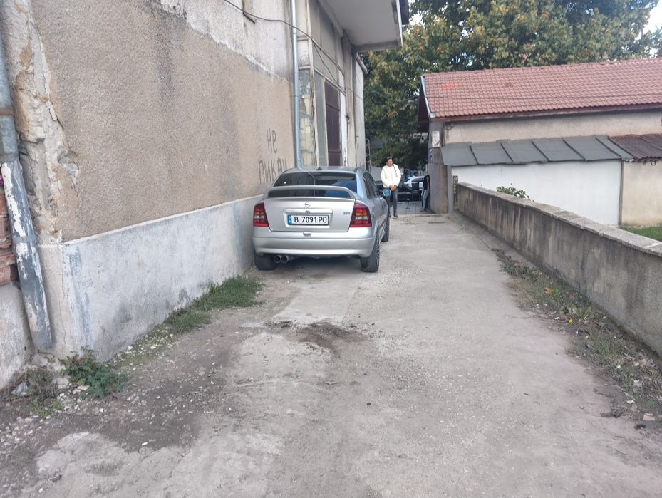 Дава се под наем Парцел в Добрич, Автогара - 576 кв.м за 331.5 € - Снимка #4