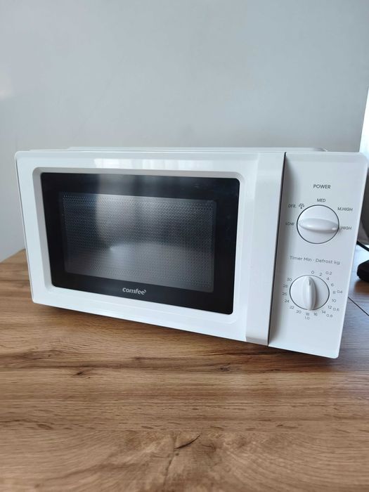 Микровълнова печка Comfee CMO 700W, 19л, бяла
