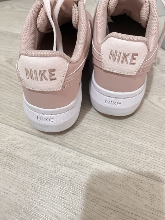Продам кроссовки NIKE