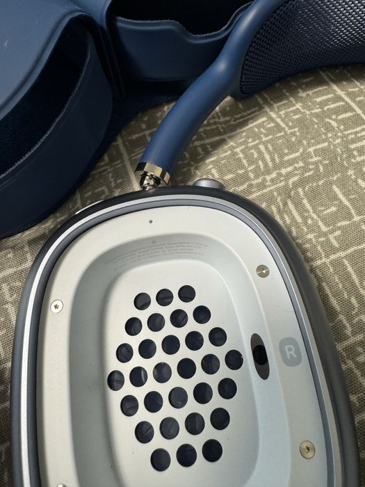 AirPods Max продается