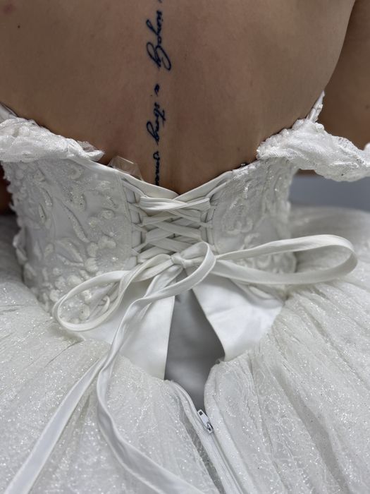 Vand rochie de mireasa