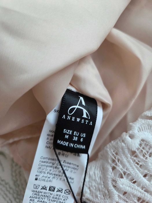 Бяла дантелена рокля М размер