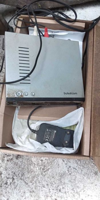 сателитен приемник Булсатком в кутия и зарядно