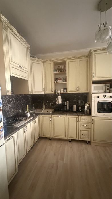 Продаю кухню с техникой