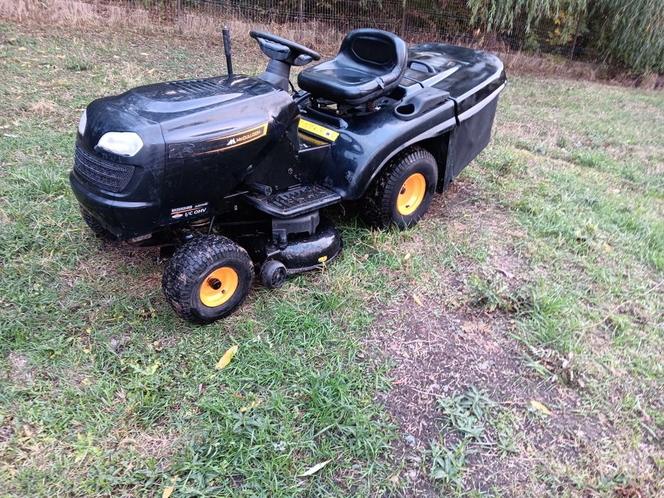 Tractoras  de taiat  iarbă și gazon profesiosional Mcculloch la fel ca si Husvarna