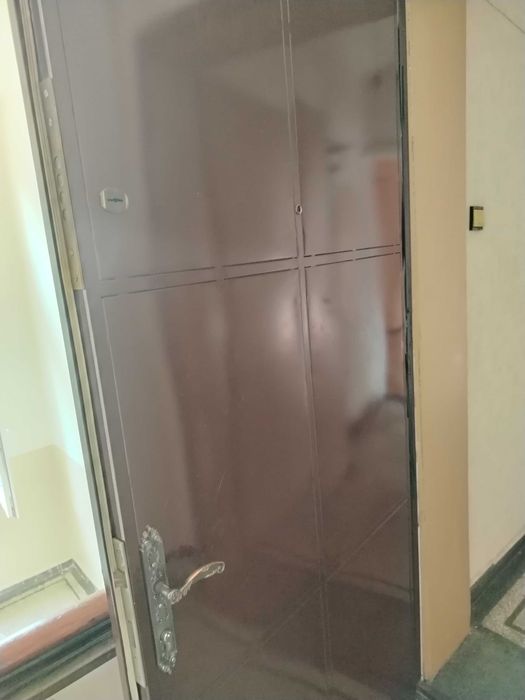 Метална входна врата за апартамент