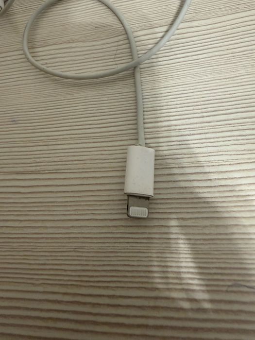 Оригинальные проводные наушники от apple