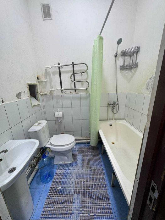 Продаётся 2х комн квартира на 1 этаже Ор-р 11 поликлиника