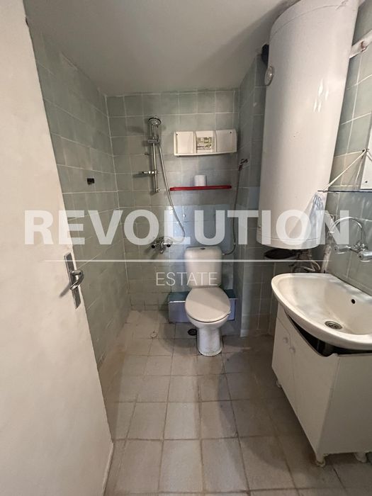 Дава се под наем Етаж от къща в Варна, м-т Траката - 75 кв.м за 348.84 € - Снимка #9