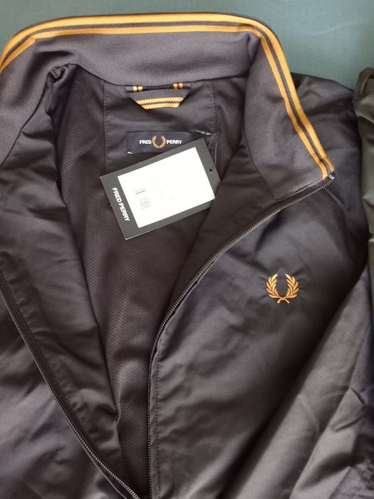 Jachete Fred Perry,noi.