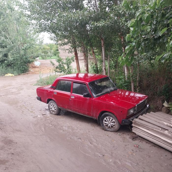 Vaz-2107 sotiladi
