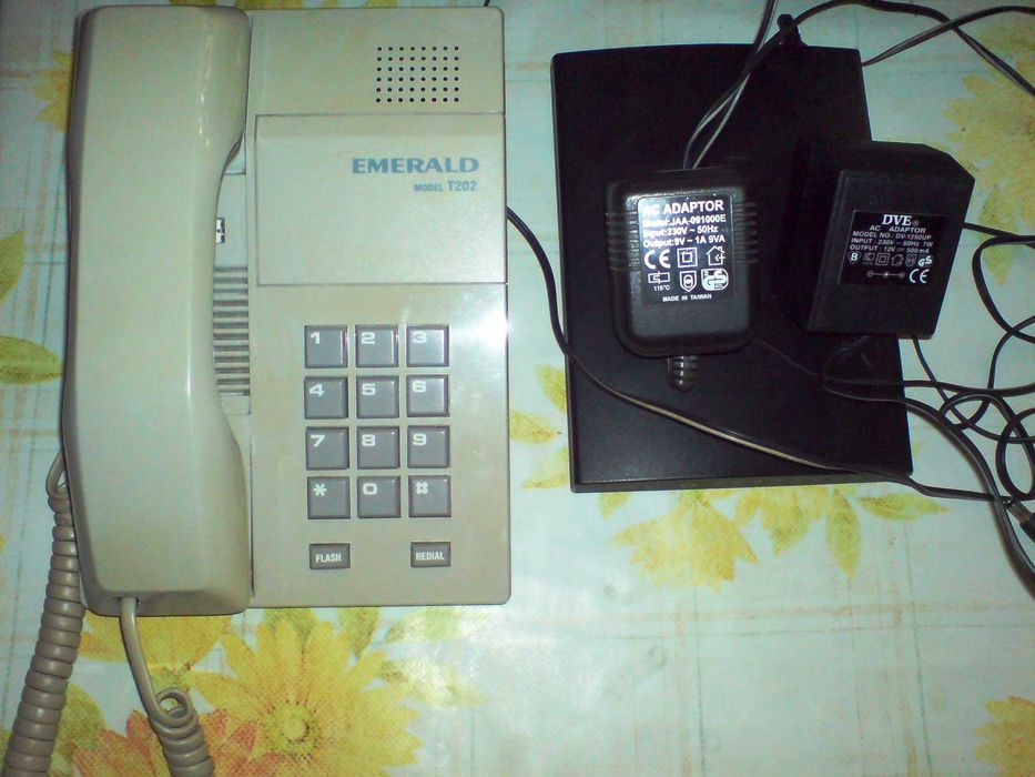 Лот стационарни телефони на достъпни цени