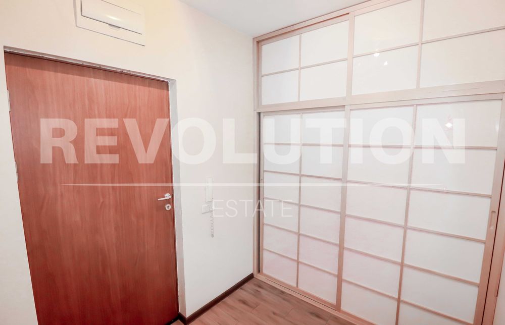 ЛУКСОЗЕН двустаен апартамент в района на ХЕИ!