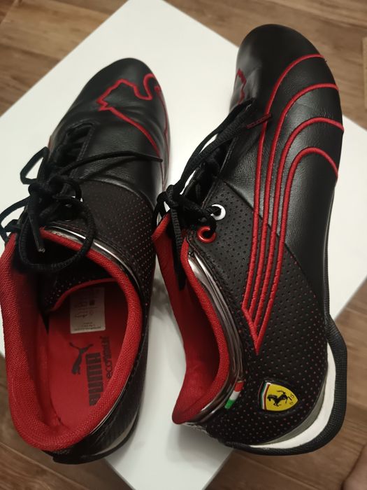Продам бутсы-кроссовки  Ferrari