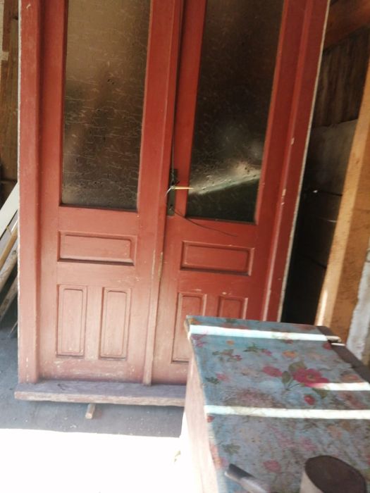 Usa dubla de exterior cu toc din lemn