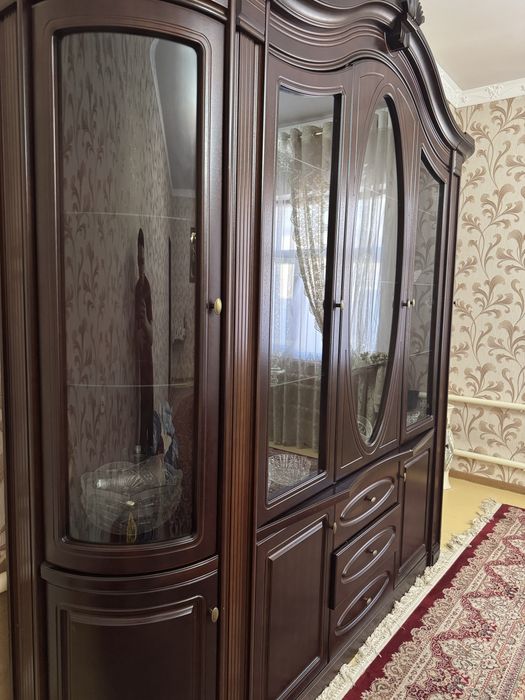 Сервант , горка, стенка