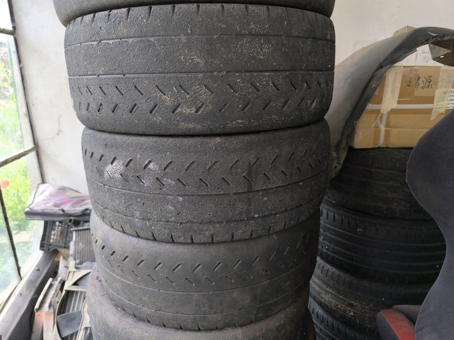 Сликове 16 190 600 17 610 225