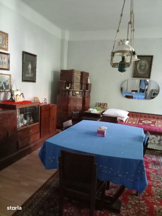 Casa de vanzare, 178 mp, teren 406, zona Bals
