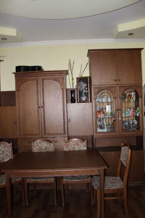 Продаётся Горка цвет орех без стола и стульев.