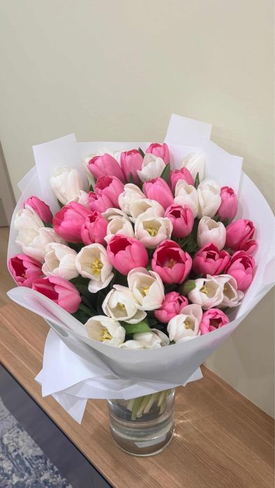 51 тюльпан в красивом букете