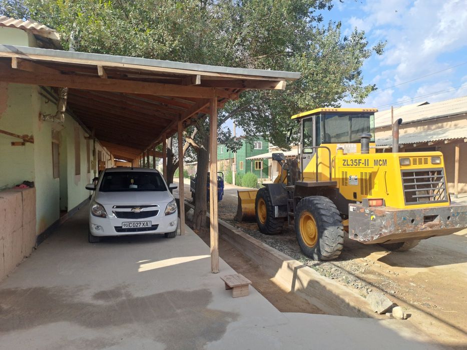 Погурузчик 1.8 ку сотилади