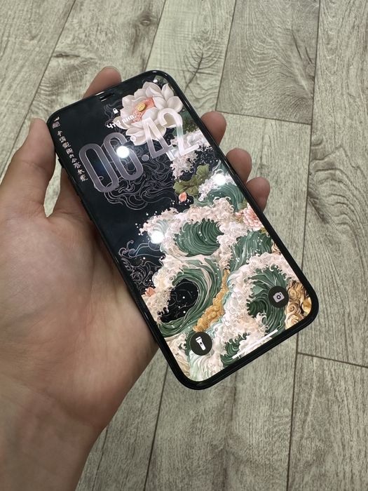 Iphone 12 продает мой дядя в отличном состояние