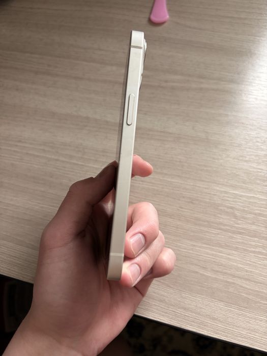 Iphone 13, белого цвета