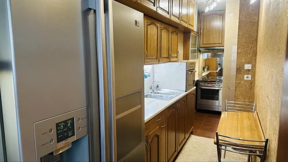 Дава се под наем Тристаен апартамент в Пловдив, Център - 100 кв.м за 997.05 € - Снимка #2