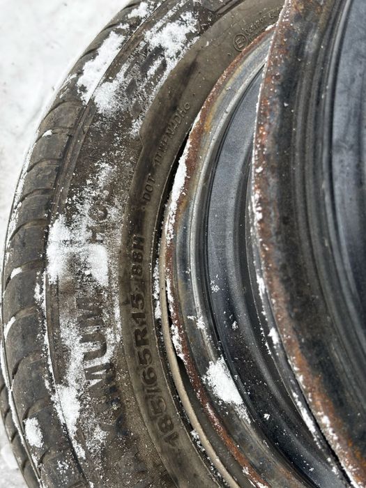 Продам два шины четыре диска