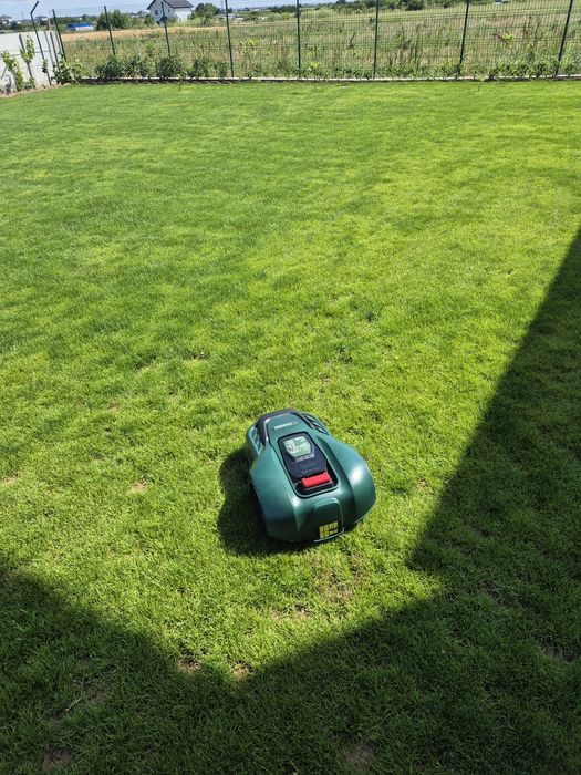 Robot tuns iarba parkside