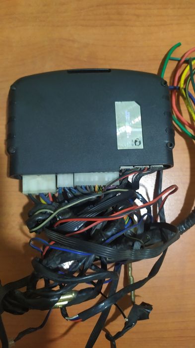 Продам. Автосигнализация Tomahawk (блок + проводка)