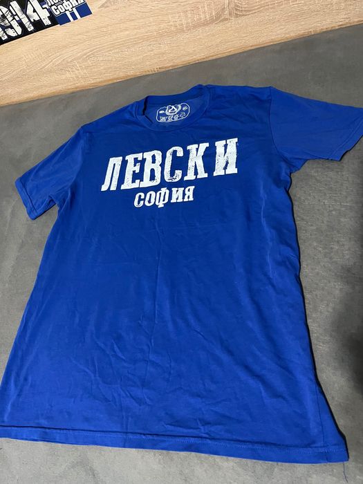 Тениска на Левски