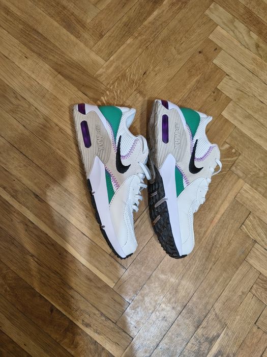 Продавам дамски маратонки Nike air max ,размер 38,5