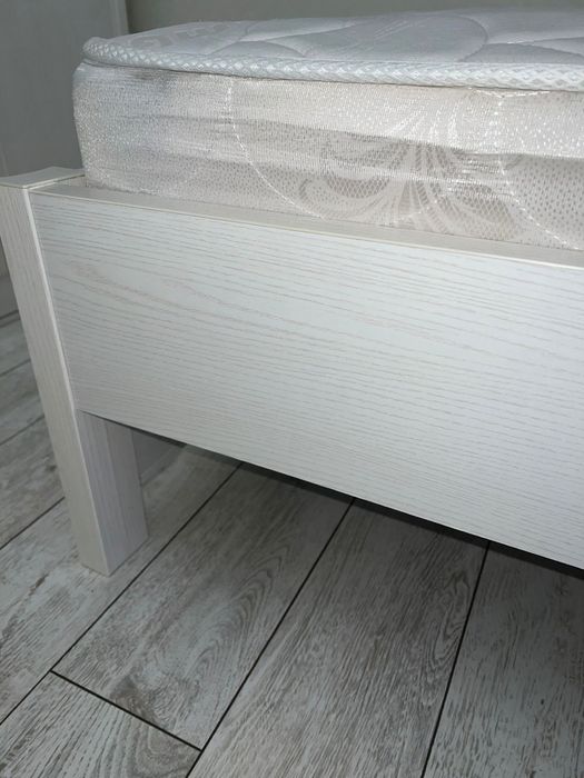 Продаю кровать с матрасом