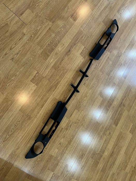 На BMW Е60 на БМВ Е 60 РЕШОТКИ на передний бампер