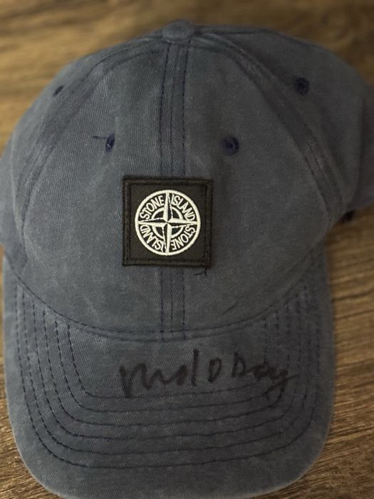 Кепка stone iland с автогрофом молодого