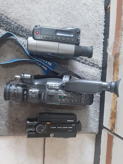 Vând camere video SONY și CANON