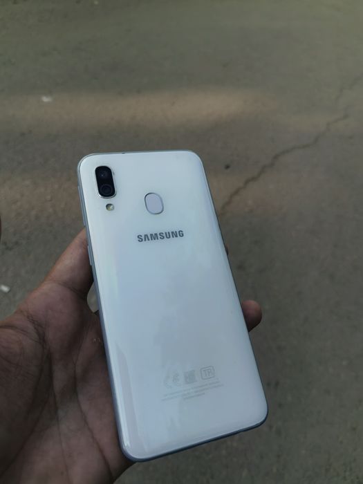 Samsung A40 на запчасти