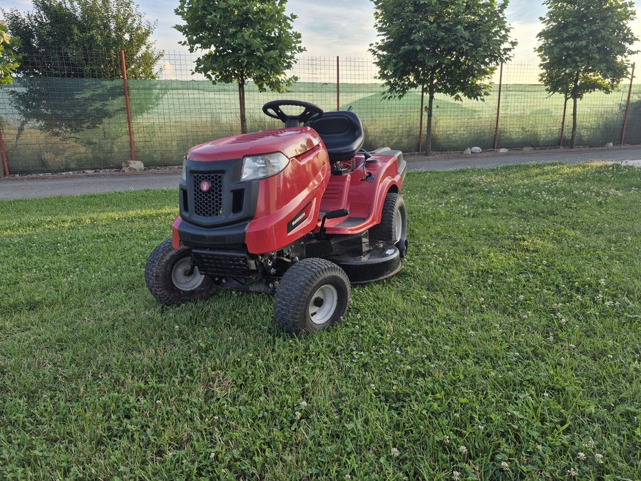 Vand tractoras de tuns iarba