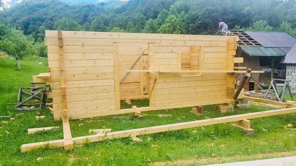 Casă /Cabana din lemn !