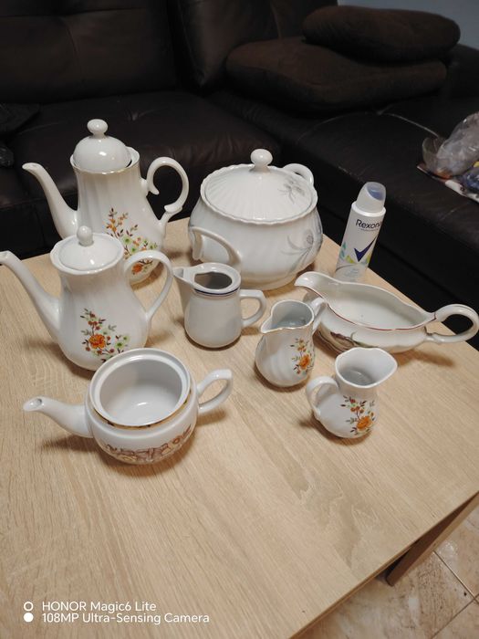 Порцеланов сервиз, месомелачка, ръчна машинка за мелене на домати,