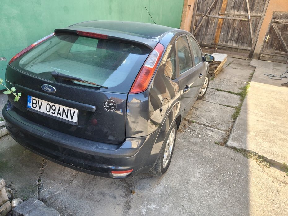 Ford focus 2.   .
